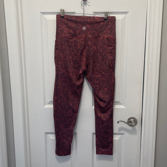 Daisy Fuentes Burgundy Patterned Leggings - Picture 2 of 5